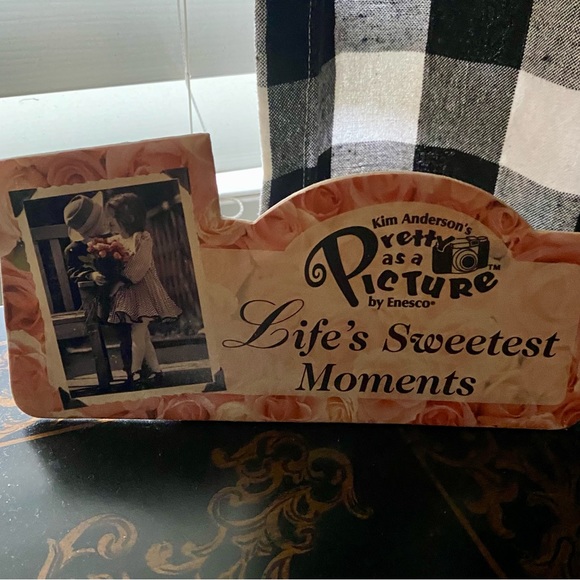 KimAnderson “Pretty As a Picture” figurine - Picture 4 of 4